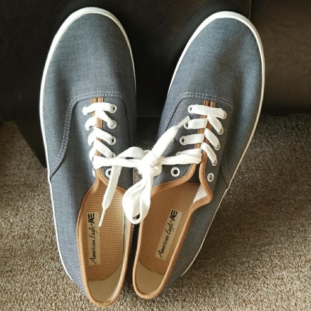 American eagle men canvas  size 11